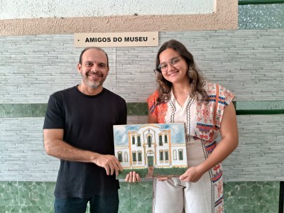 Filipe Nascimento, diretor do museu, e Eduarda Plech